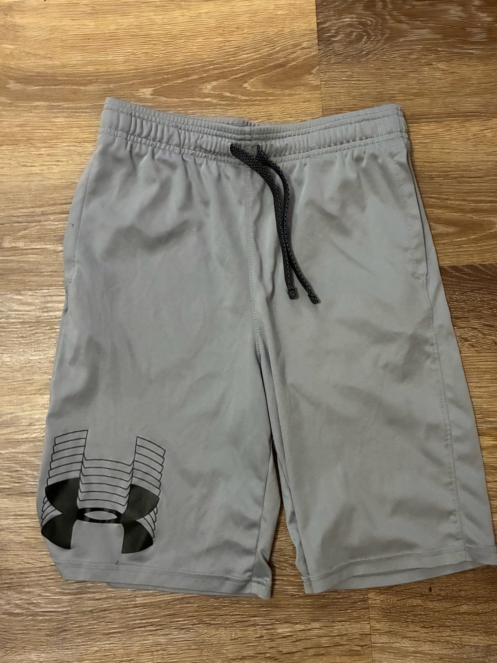 Under Armour Gray Shorts Size Youth Large